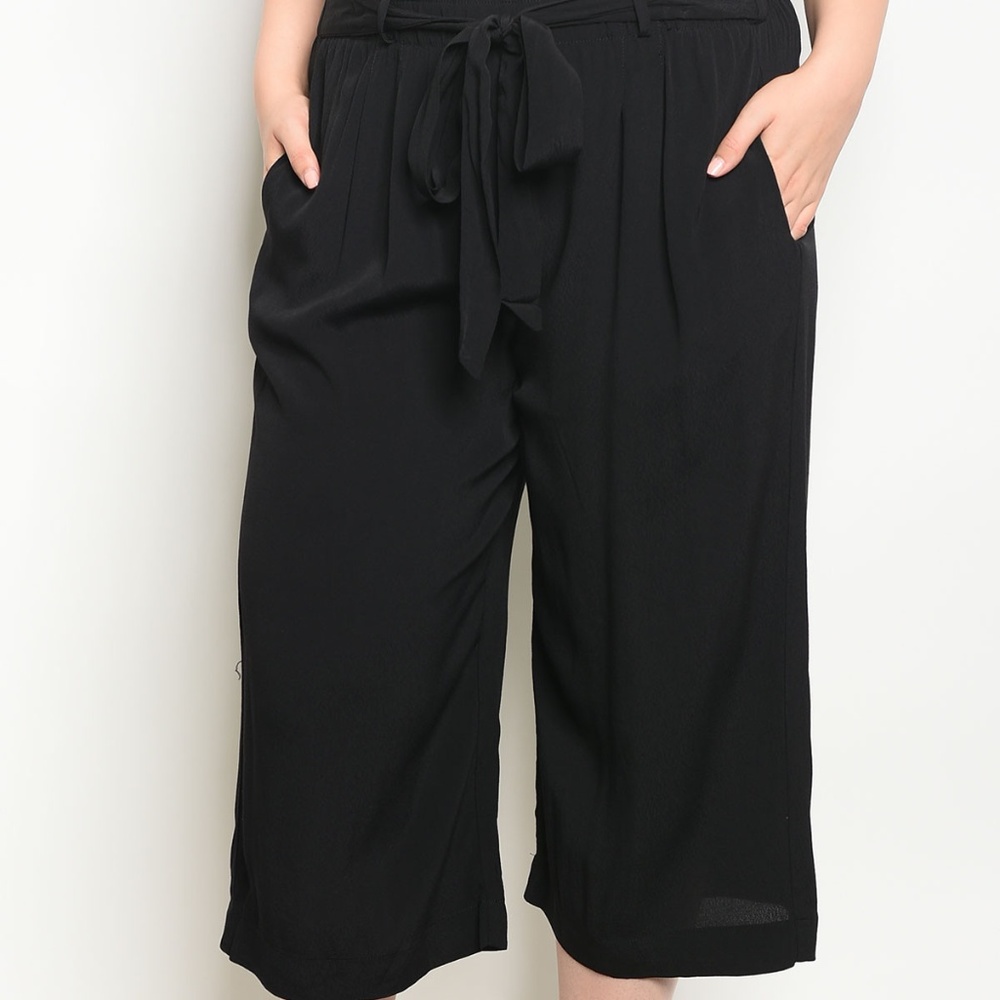 BLACK BELTED CROPPED PANTS – PLUS SIZE